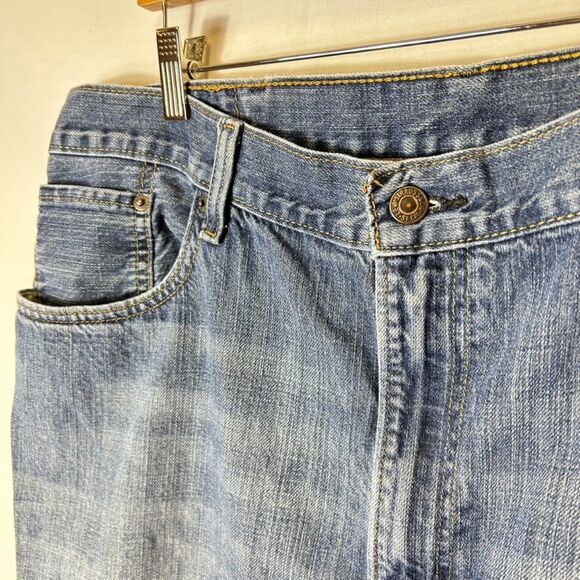 Levi's 569 Blue Medium Wash Loose Straight Leg 11.5" Inseam Denim Jorts Size 38 - Picture 4 of 13